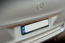 Mercedes Vito/V-klass W447 2014– Bred list ovanför registreringsskylten (rostfritt stål) foto 3