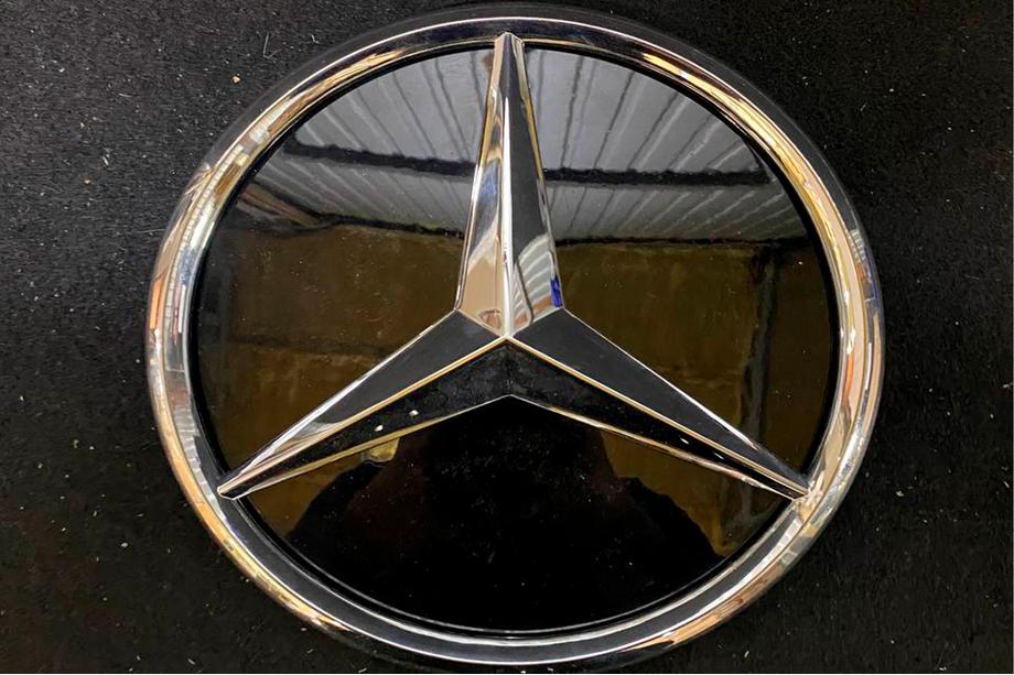 Mercedes ML W164 2005–2011 B-vara Främre emblem med högglanshus (18,4 cm) Foto 3