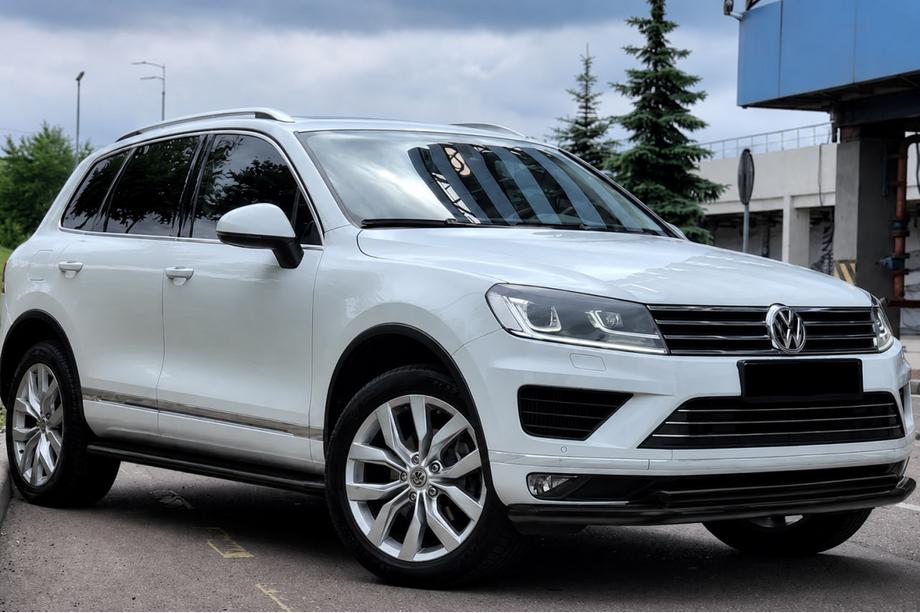 Volkswagen Touareg 2010–2018 Frontbåge ST014 Black (rostfritt stål) Image