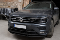 Volkswagen Tiguan 2016–2023 Frontskydd ST016 Black (rostfritt stål) foto 3