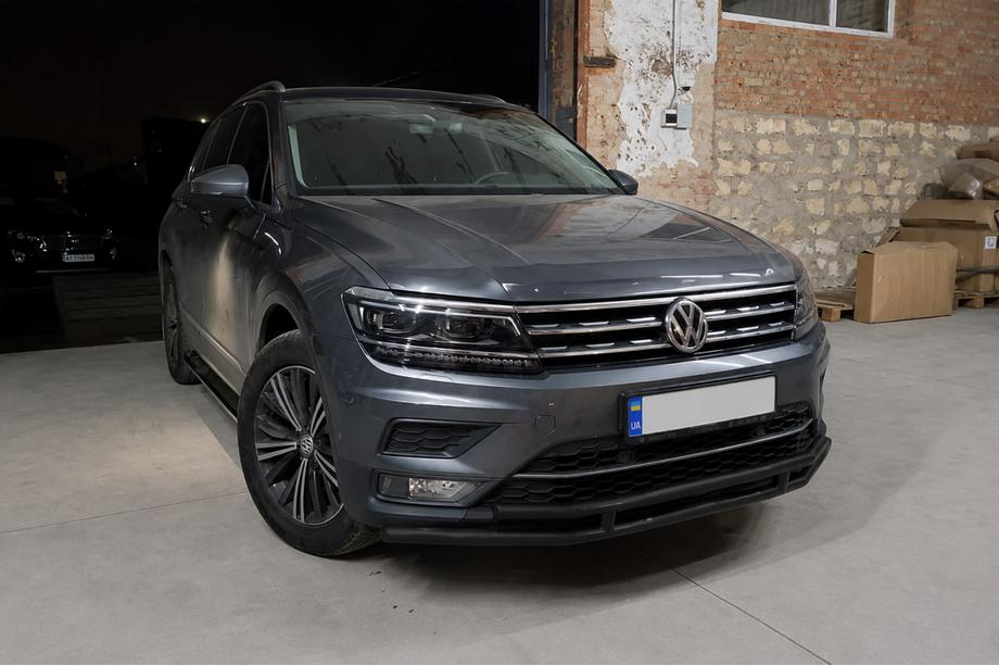 Volkswagen Tiguan 2016–2023 Frontskydd ST016 Black (rostfritt stål) Image
