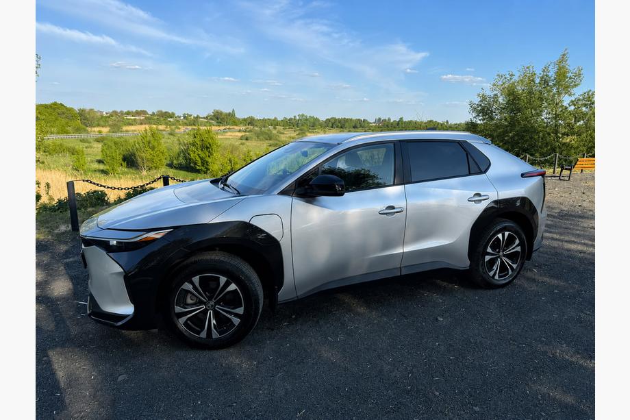 Toyota bZ4X 2022– Integrerade takrails grå OEM (aluminium) Image