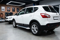 Nissan Qashqai 2007–2010 Sidosteg Allmond White (2 st, aluminium) foto 1