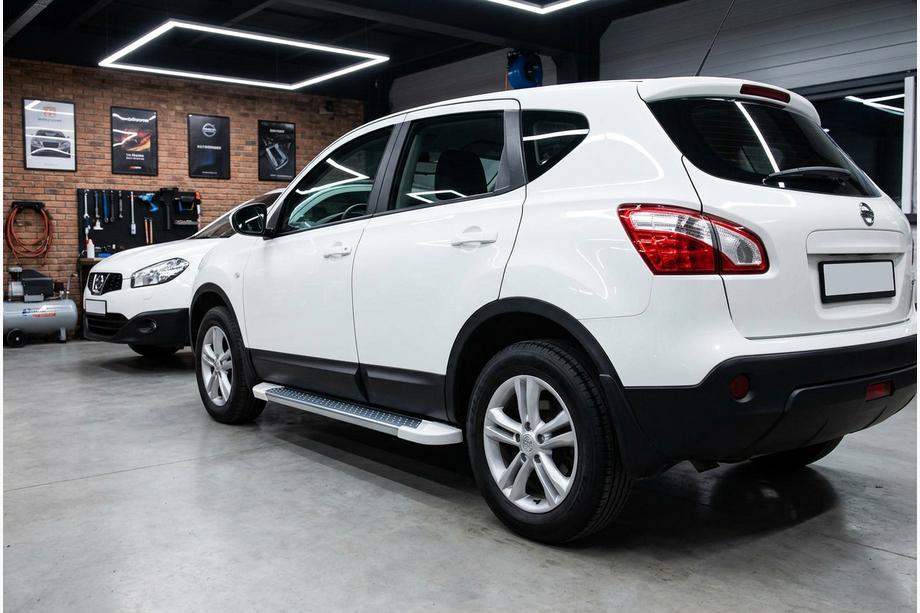 Nissan Qashqai 2007–2010 Sidosteg Allmond White (2 st, aluminium) Image