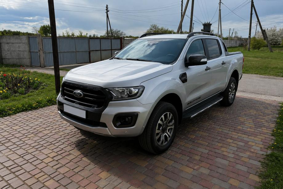 Ford Ranger 2011–2022 Svarta OEM takrails (ABS-plast, montering med lim) Image