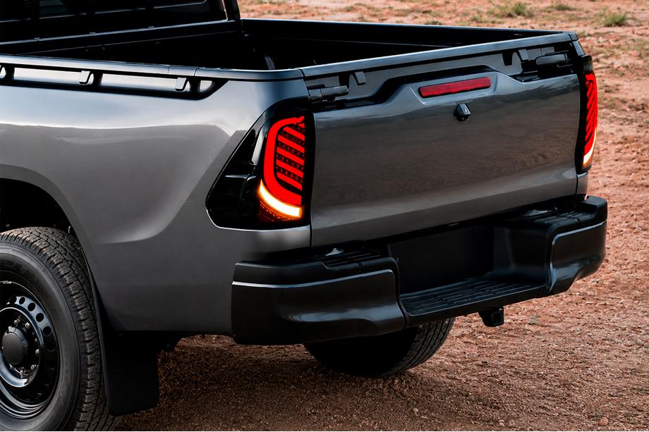 Toyota Hilux 2015– Baklyktor V1 (2 st) Image