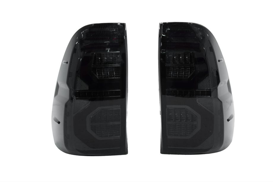 Toyota Hilux 2015– Baklyktor V3 (2 st) Image