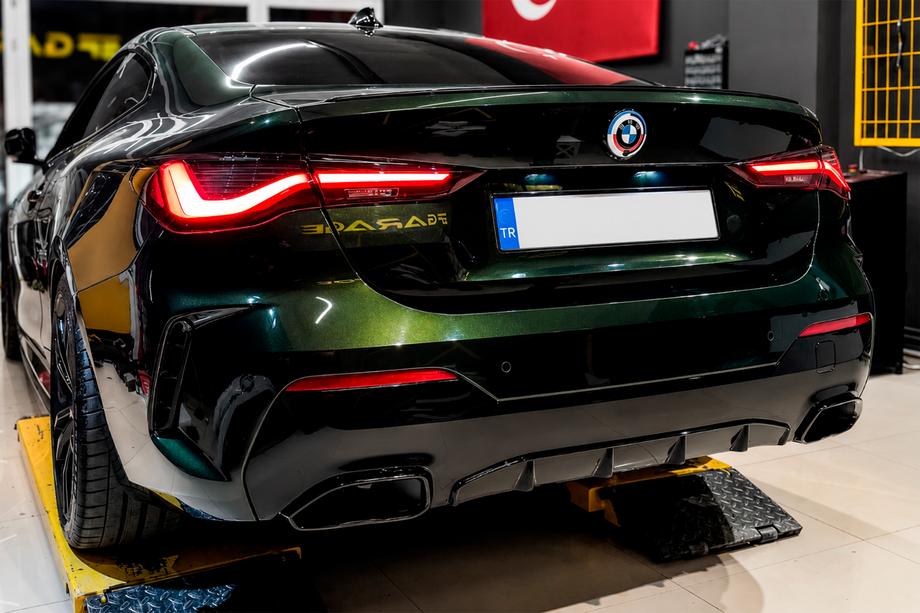 BMW 4-serien G22/23/26 2020– Bakre stötfångardiffusor med avgasändrör (för G22/G23 M-Sport) Foto 1