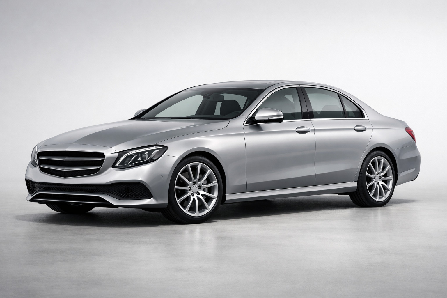Test av Mercedes-Benz E-Class (W213): femte generationens tjänstesedan utan onödigt pomp