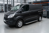 Ford Custom 2013–2022 Sidosteg BlackLine (2 st, aluminium) foto 1