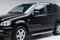Mercedes ML W163 1997–2005 Sidosteg BlackLine (2 st, aluminium) foto 1