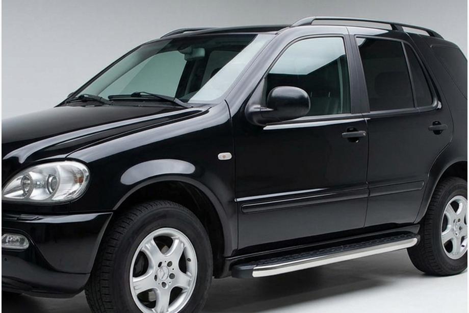 Mercedes ML W163 1997–2005 Sidosteg BlackLine (2 st, aluminium) Image
