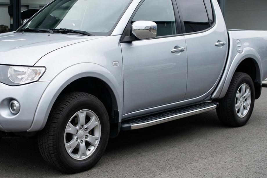 Mitsubishi L200 2006–2015 Sidosteg BlackLine (2 st, aluminium) Image