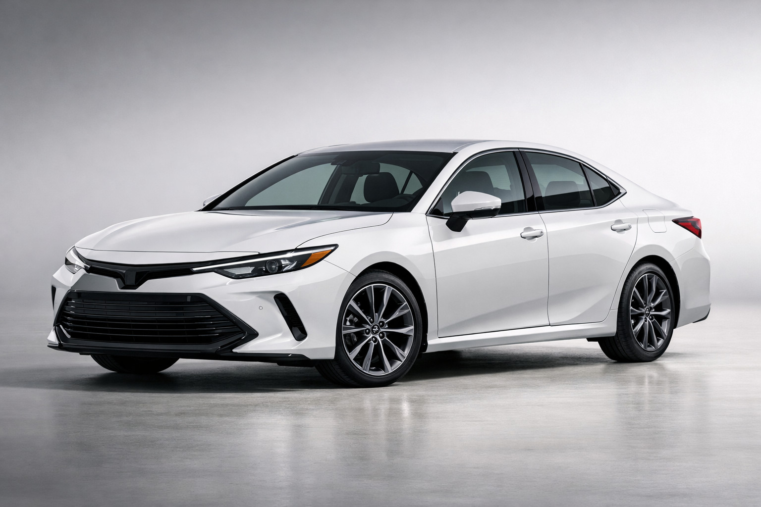 Test av Toyota Camry XV80: ny hybridsedan för stad och motorväg