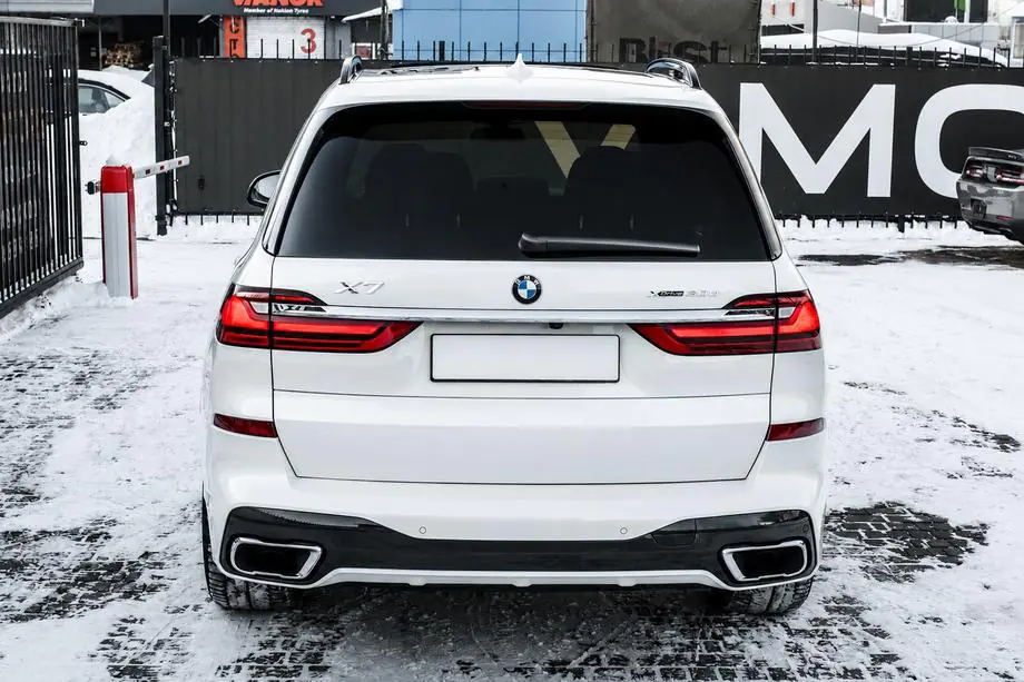 BMW X7 G07 2019– Bakre stötfångare M-Sport komplett (2019-2023) Image