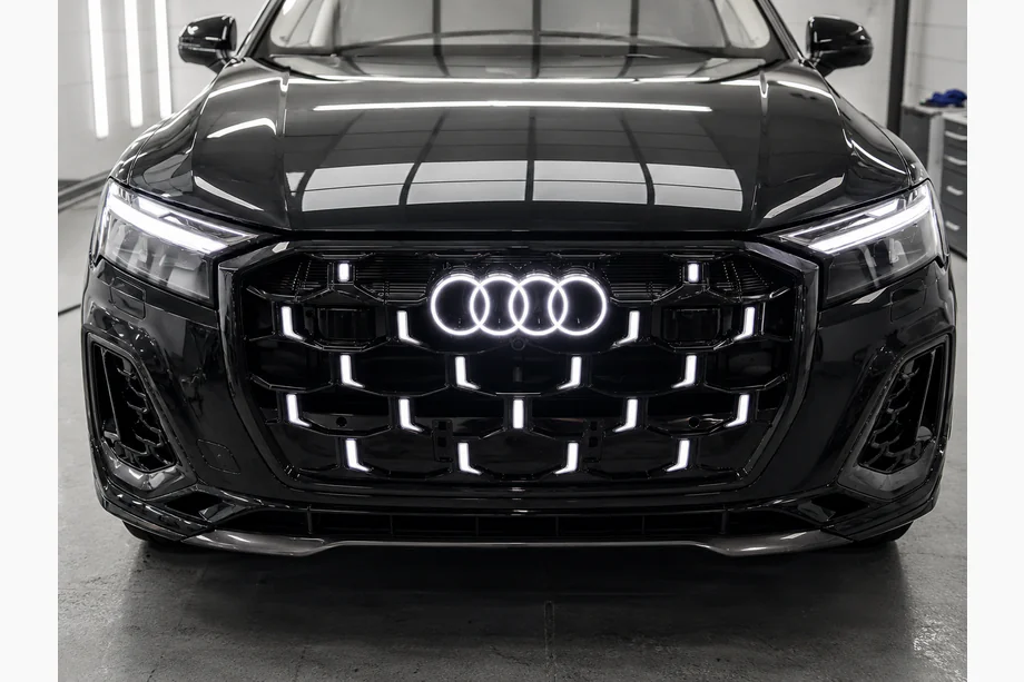 Audi Q7 2015–2026 Frontgrill RSQ-Style LED (2024-2026, blanksvart) Image
