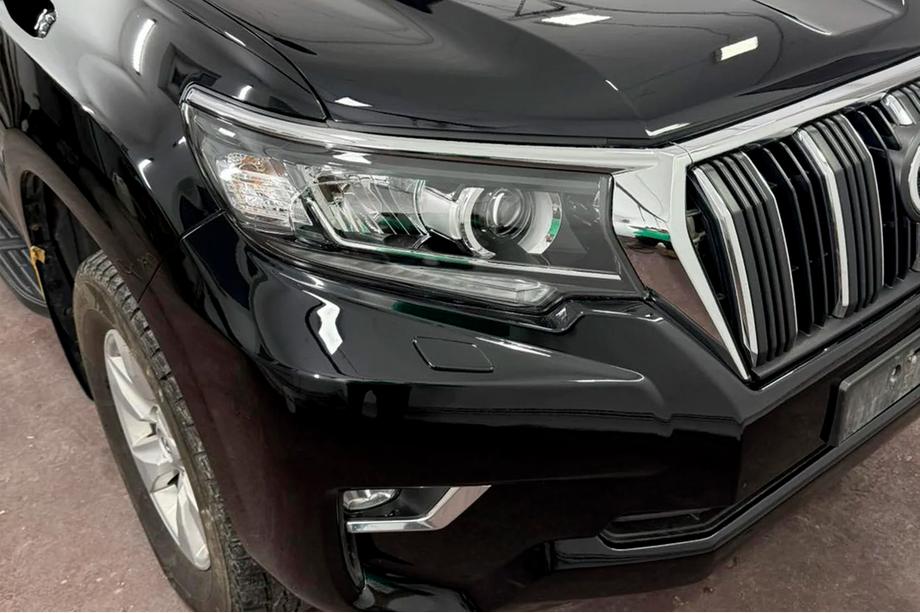 Toyota Land Cruiser Prado 150 2009–2023 Strålkastarögonlock höger (1 st, för LED) Foto 1
