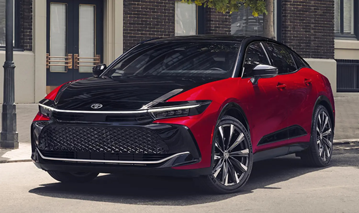 Toyota Crown 2027: ny THS 5-hybrid, fyrhjulsdrift och uppdaterad design