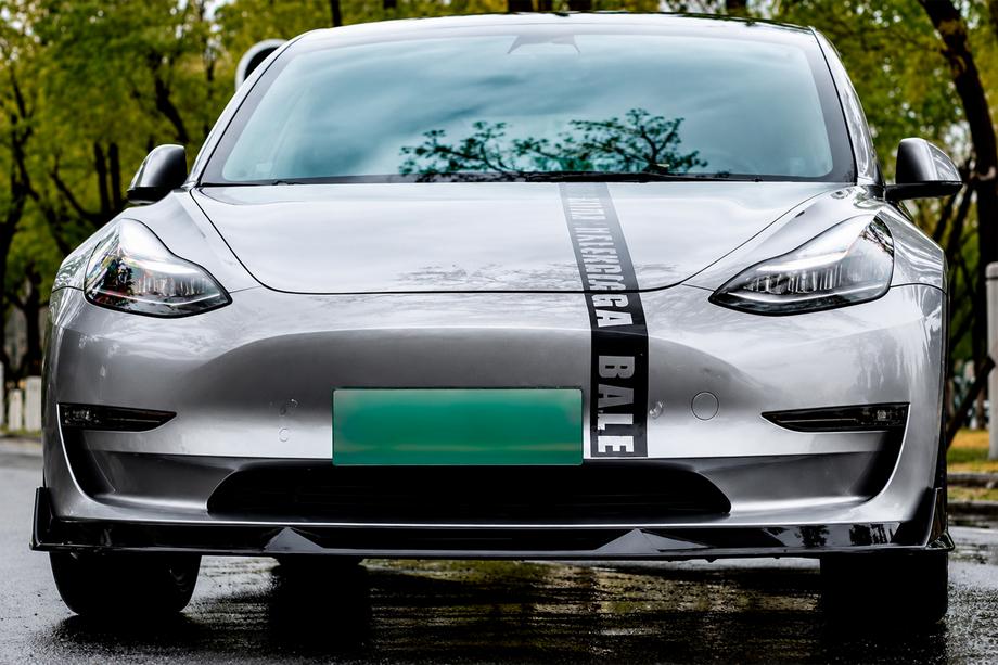 Tesla Model 3 2017– Frontläpp (lipspoiler) Lip Turbo (för 2017-2023) Image