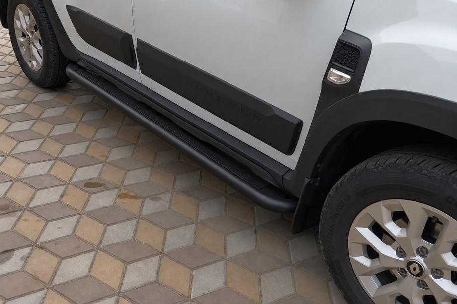 Dacia Duster 2018–2024 Sidosteg Premium (2 st, rostfritt stål) Black Ø60 mm Foto 2