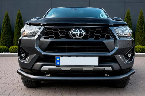 Toyota Hilux 2020: montering av frontskydd — vårt arbete Foto 2