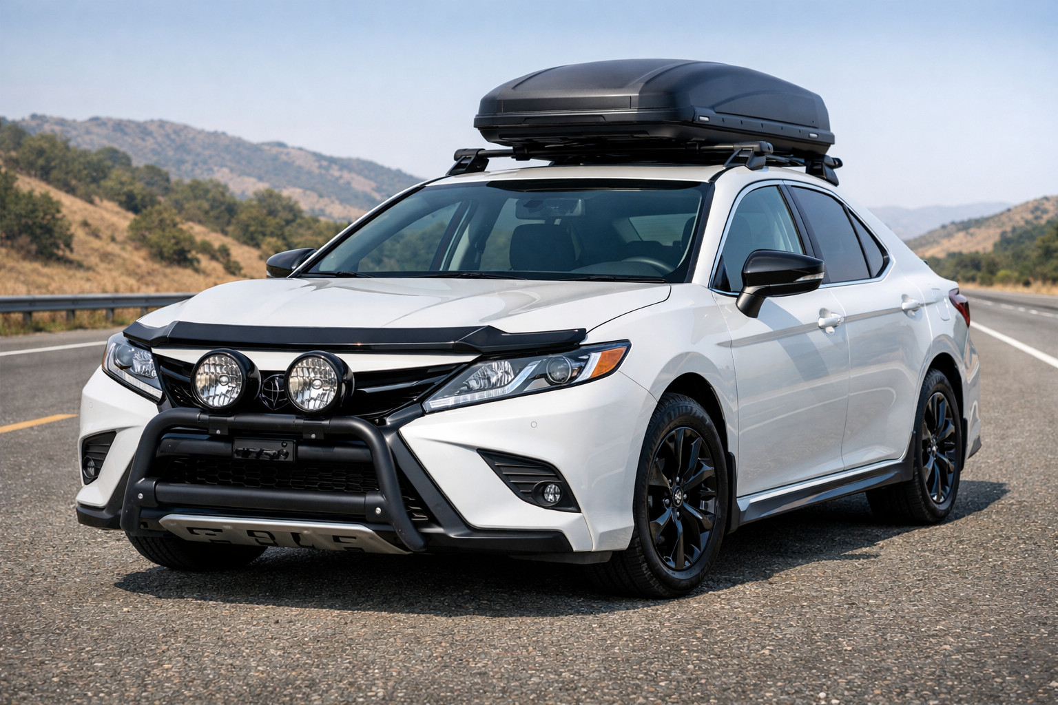 Vad ska du montera på Toyota Camry 2017–2023 för motorväg och frontskydd