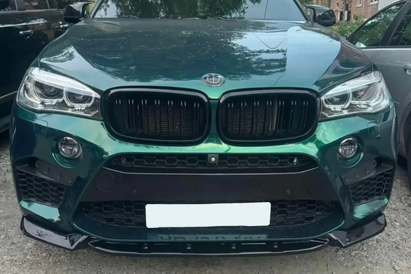 BMW X5 F15-tuning: spegelkåpor, spoiler och frontläpp