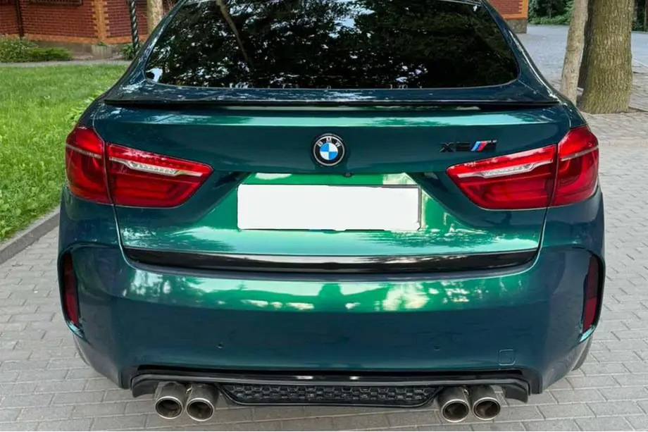 BMW X5 F15-tuning: spegelkåpor, spoiler och frontläpp