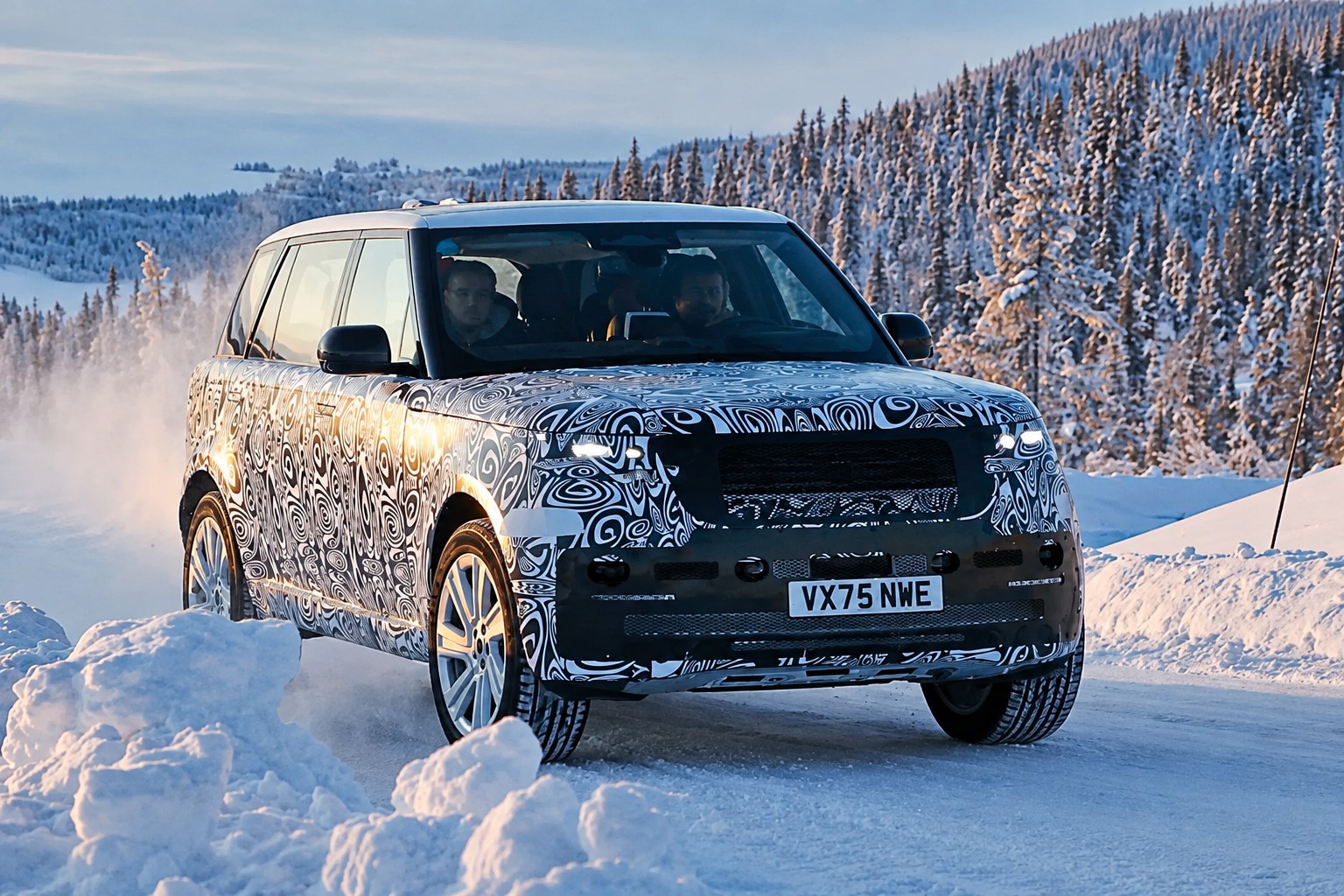 Range Rover Sport Electric 2027: första prototypbilderna, fakta och premiärdatum