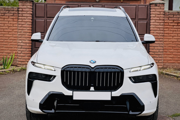 BMW X7 G07 2019–: montering av LCI M-Performance facelift-kit