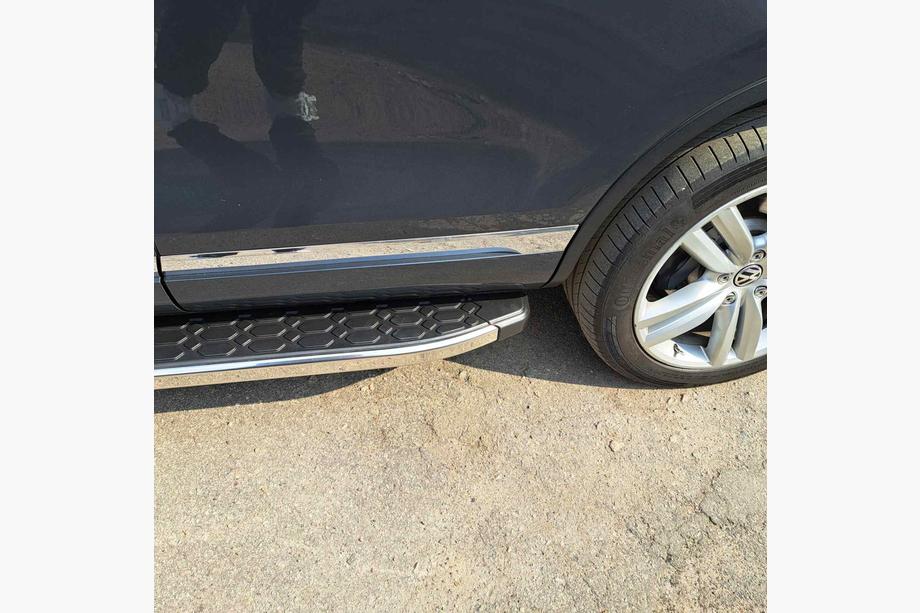 Volkswagen Touareg 2010–2018 Sidosteg BlackLine (2 st, aluminium) Foto 11
