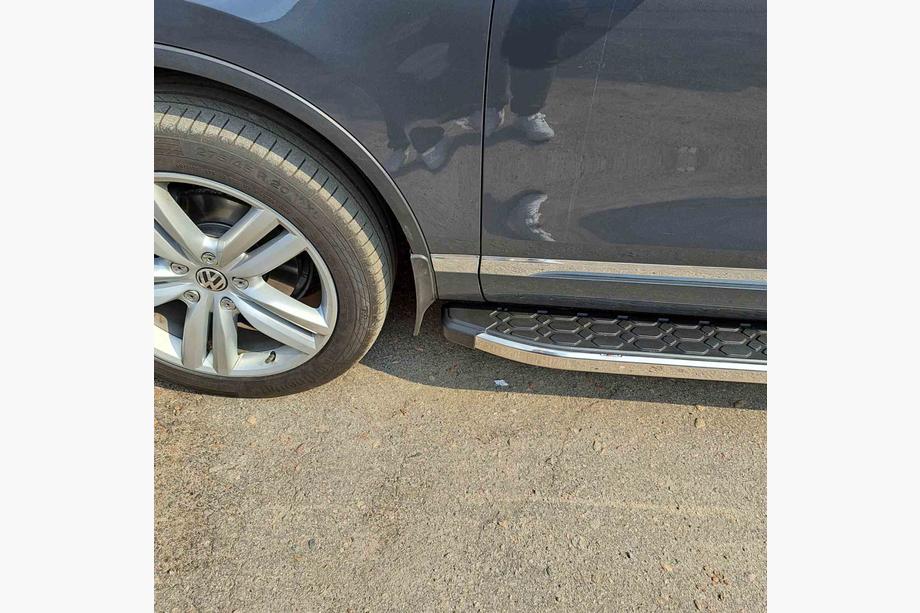 Volkswagen Touareg 2010–2018 Sidosteg BlackLine (2 st, aluminium) Foto 13