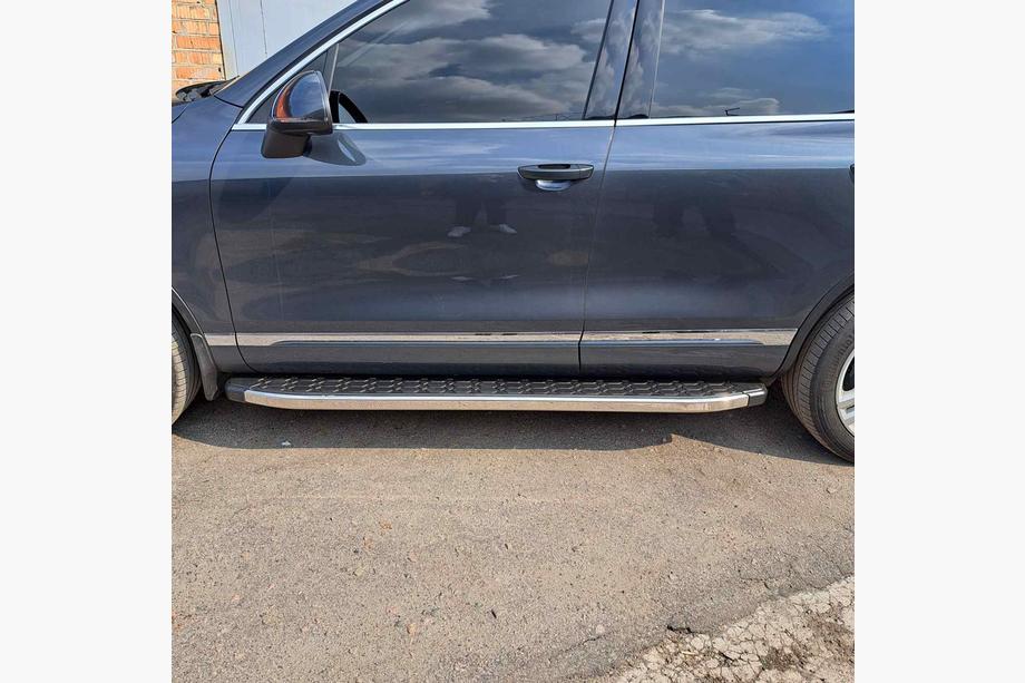 Volkswagen Touareg 2010–2018 Sidosteg BlackLine (2 st, aluminium) Foto 10