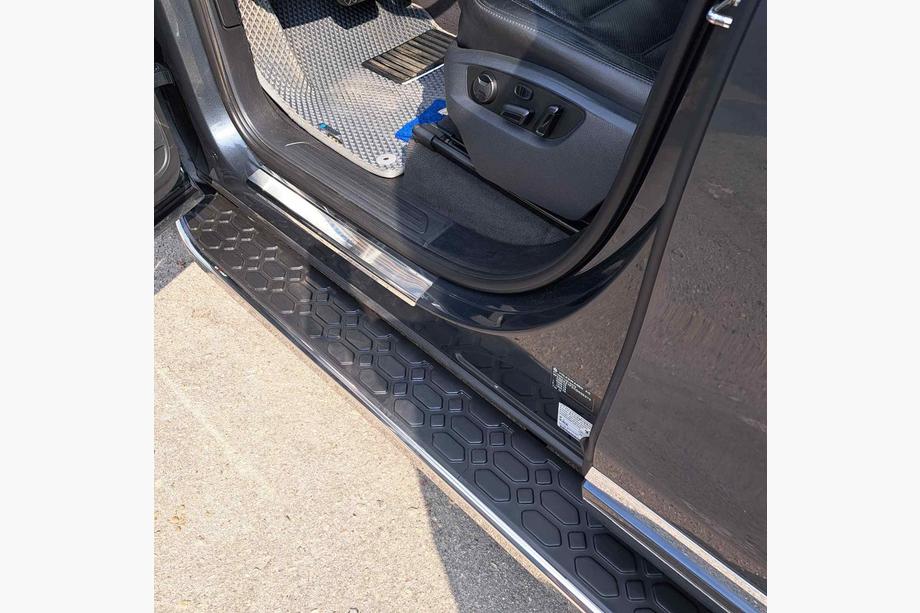Volkswagen Touareg 2010–2018 Sidosteg BlackLine (2 st, aluminium) Foto 9