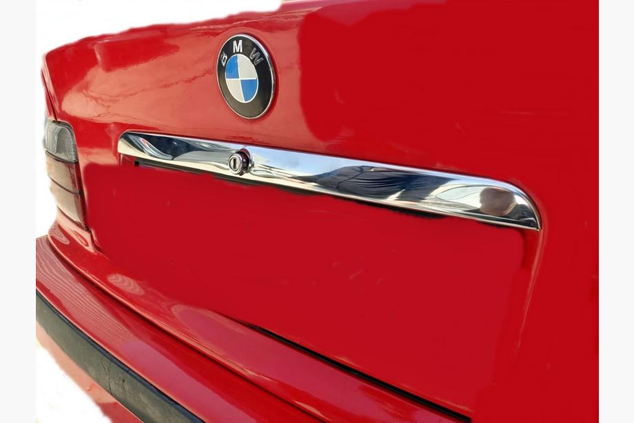 BMW 3-serien E36 1990–2000 Kromlist ovanför registreringsskylten (rostfritt stål) Image