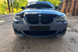 BMW E60/E61-tuning: montering av M5-frontstötfångare foto 4