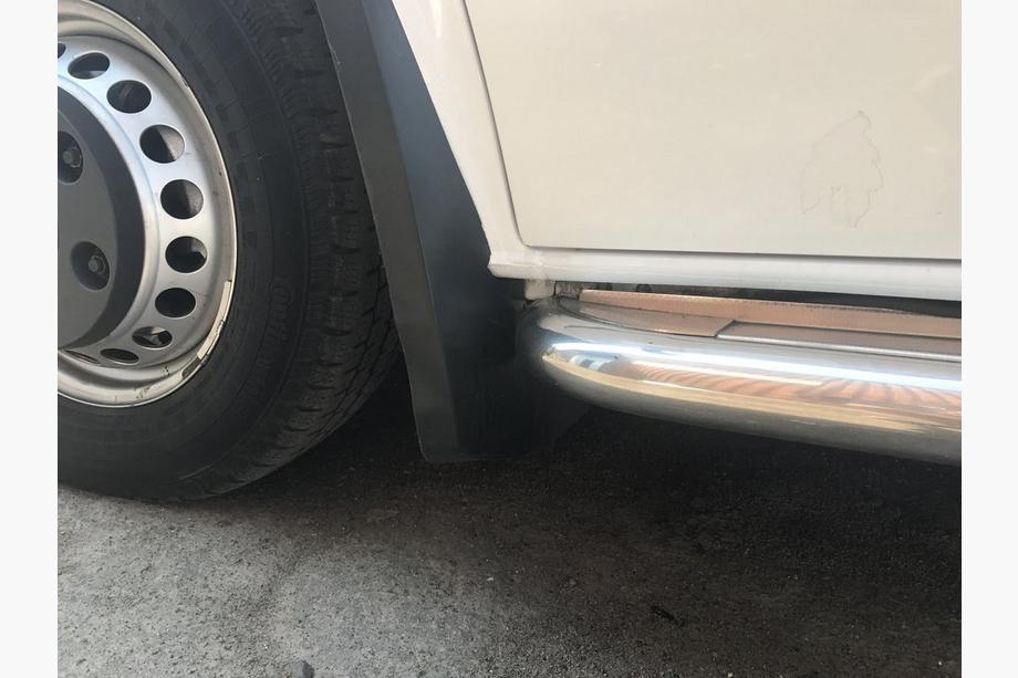 Volkswagen Crafter 2006–2016 Premium stänklappar (gummi) Fram (för enkel- och dubbelmontage) Foto 10