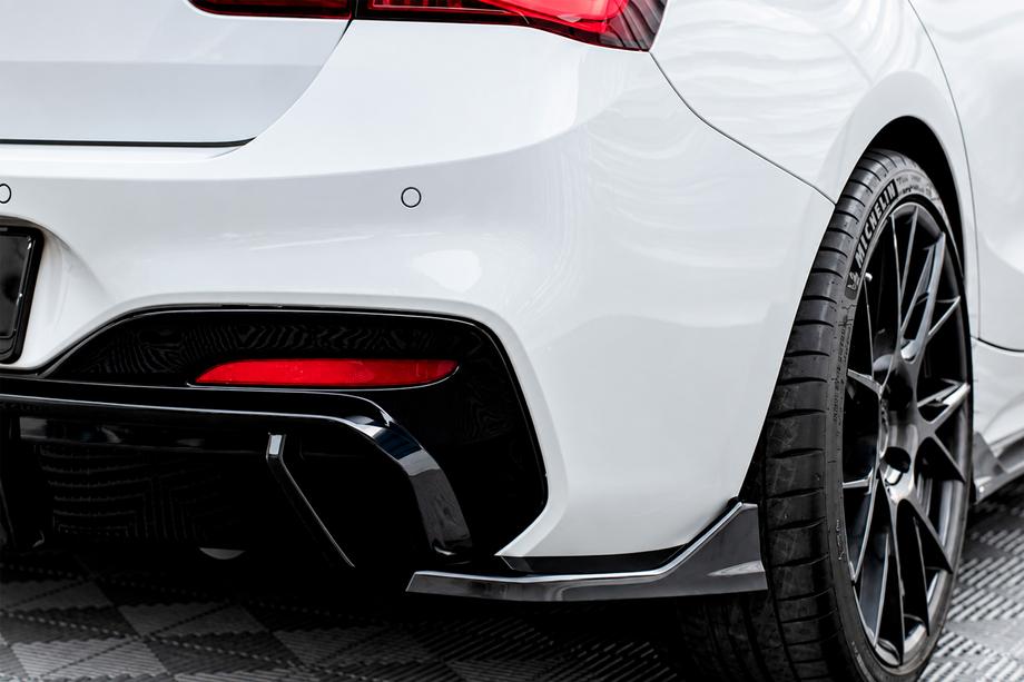 BMW 1-serien F20/F21 2011–2019 Bakre FLAP-förlängningar DPT (för F20, svart högglans) Image