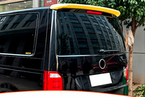 Volkswagen T5 2010–2015 DPT-spoiler (baklucka, svart högglans) foto 1