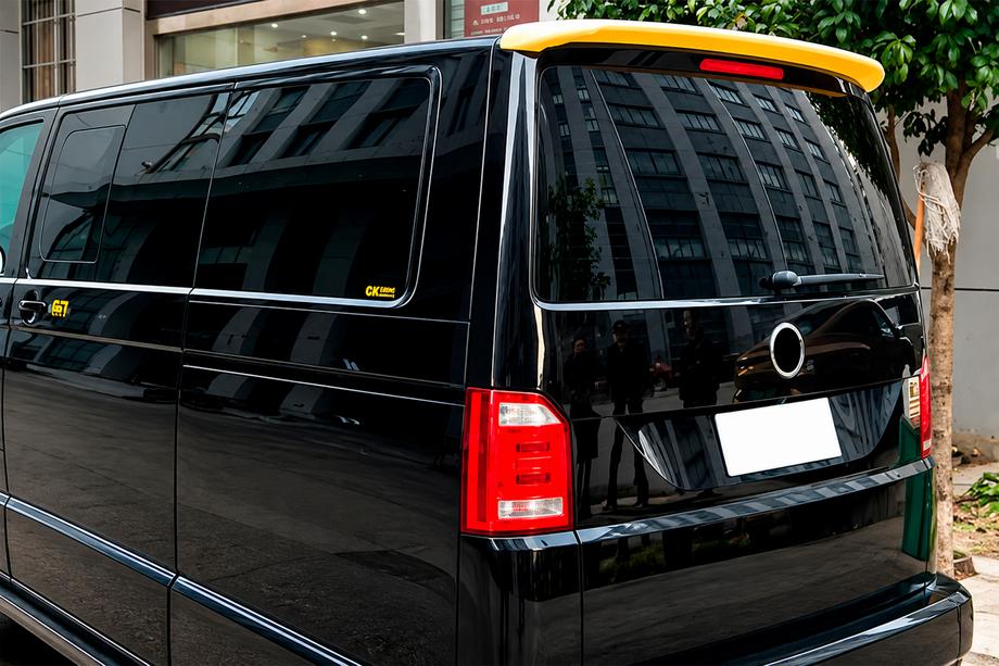 Volkswagen T5 Caravelle 2004–2010 DPT-spoiler (baklucka, svart högglans) Image