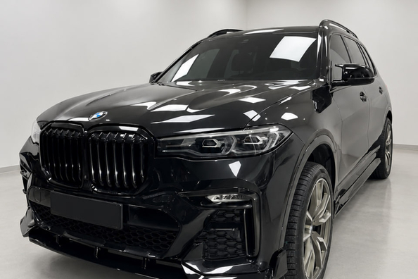 BMW X7 G07 2019–2022: montering av Paradigm Black Knight V2 bodykit på M-Sport – vårt arbete Foto 2