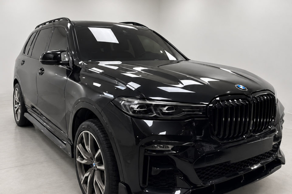 BMW X7 G07 2019–2022: montering av Paradigm Black Knight V2 bodykit på M-Sport – vårt arbete Foto 3