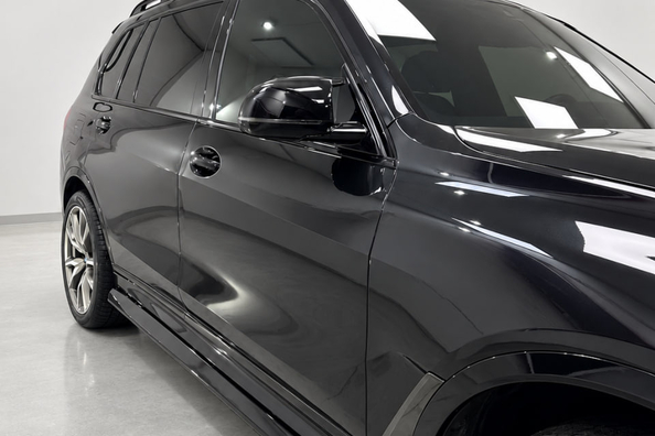 BMW X7 G07 2019–2022: montering av Paradigm Black Knight V2 bodykit på M-Sport – vårt arbete Foto 4