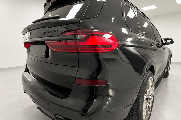 BMW X7 G07 2019–2022: montering av Paradigm Black Knight V2 bodykit på M-Sport – vårt arbete Foto 5