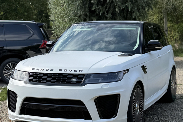Range Rover Sport L494 2018–2022: montering av SVR-bodykit – våra arbeten Foto 18