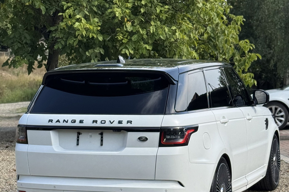Range Rover Sport L494 2018–2022: montering av SVR-bodykit – våra arbeten Foto 13