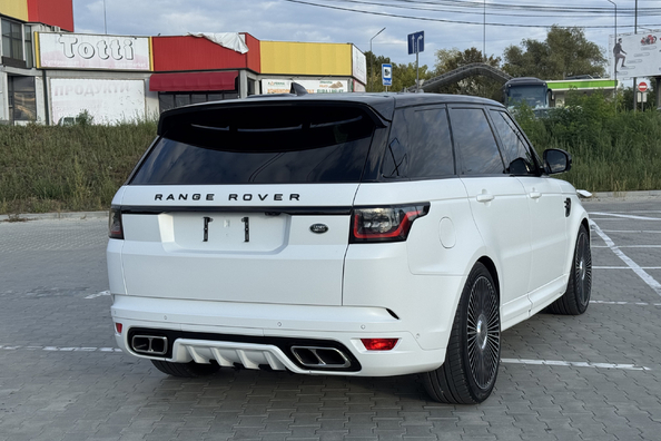 Range Rover Sport L494 2018–2022: montering av SVR-bodykit – våra arbeten Foto 9