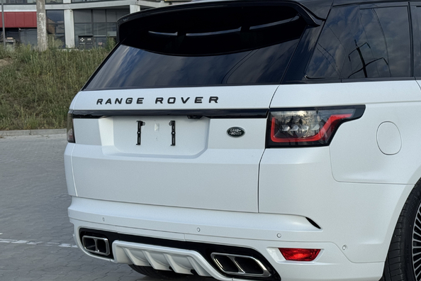 Range Rover Sport L494 2018–2022: montering av SVR-bodykit – våra arbeten Foto 6