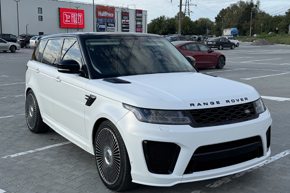 Range Rover Sport L494 2018–2022: montering av SVR-bodykit – våra arbeten Foto 4