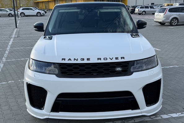 Range Rover Sport L494 2018–2022: montering av SVR-bodykit – våra arbeten Foto 1